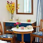Hotell Nazos *
