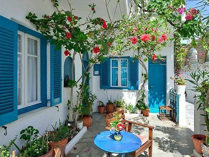 νάζος Ξενοδοχείο *